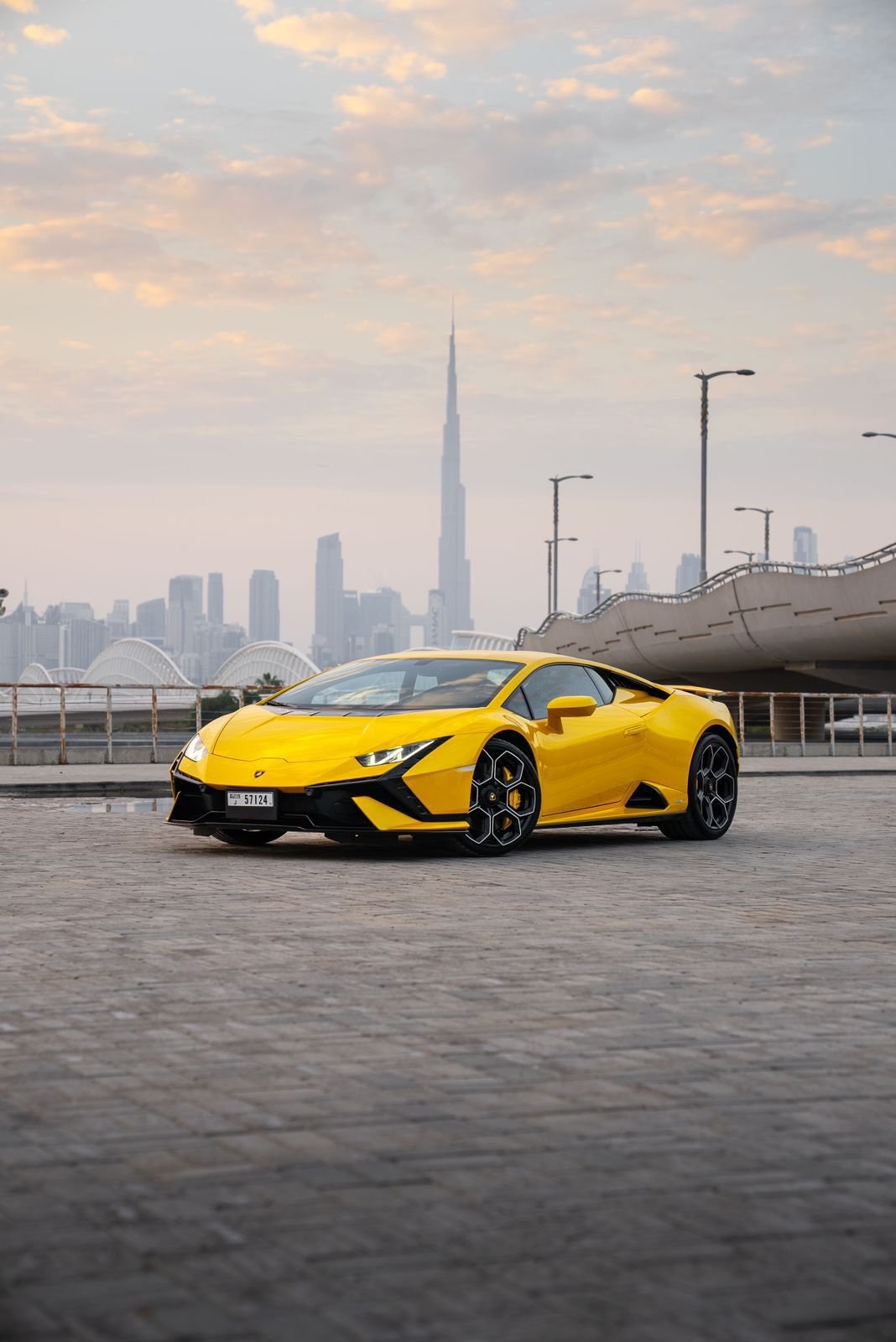 Rent Huracan Tecnica 2023 in Dubai