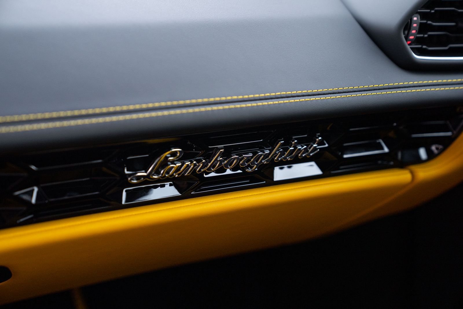 Rent Huracan Tecnica 2023 in Dubai