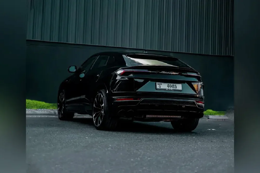 Rent Black Lamborghini Urus in Dubai